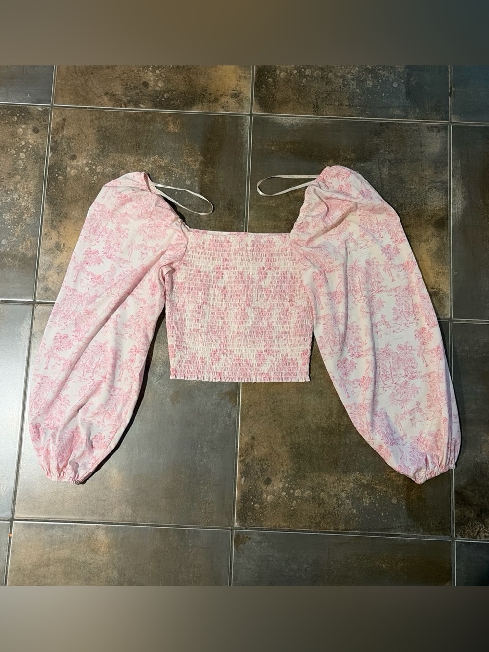 BCBG Ruched Palm Print Blouse Crop